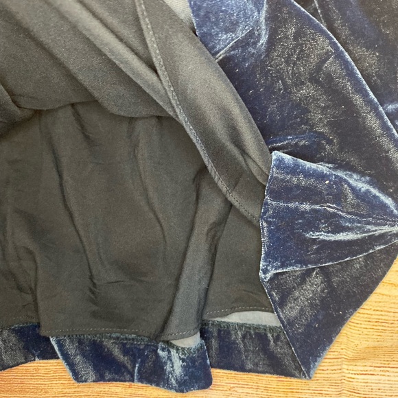 Blue velvet dress - Picture 2 of 4